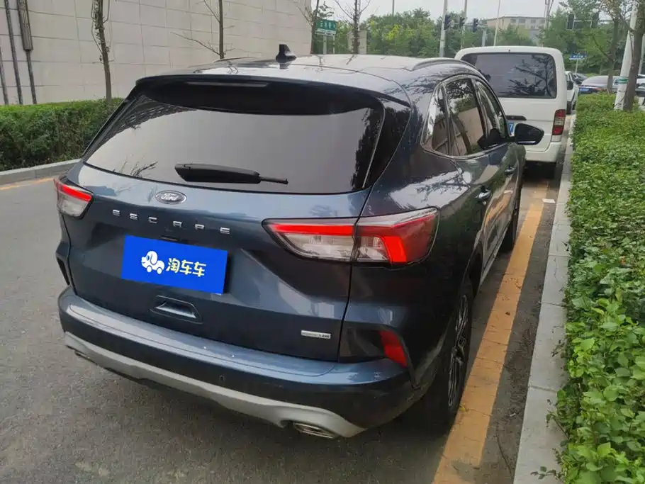 Photo 3 - Ford Escape