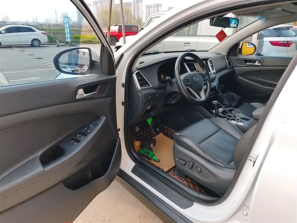 Hyundai Tucson 2018 1.6T DCT 2WD 15th Anniversary Special Edition фото 12