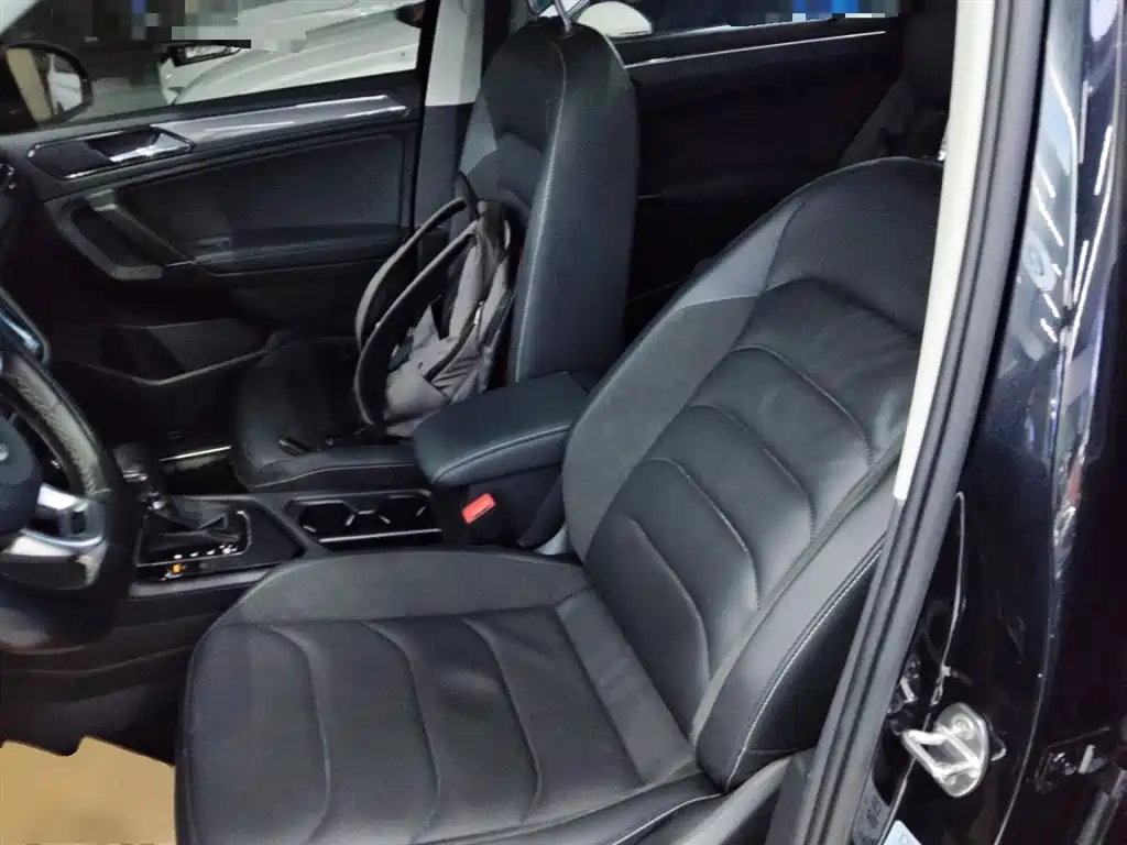Volkswagen Tiguan L 2021 330TSI Automatic 2WD R-Line Premium фото 15