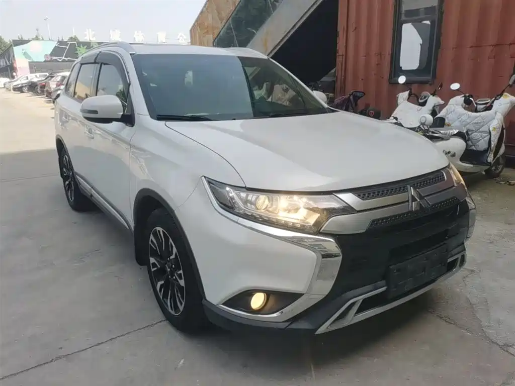 MITSUBISHI OUTLANDER