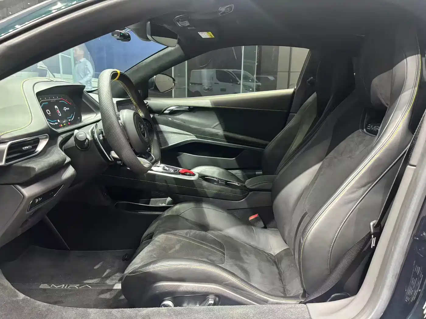 Lotus Cars EMIRA 2021 2.0T DCT First Edition фото 6