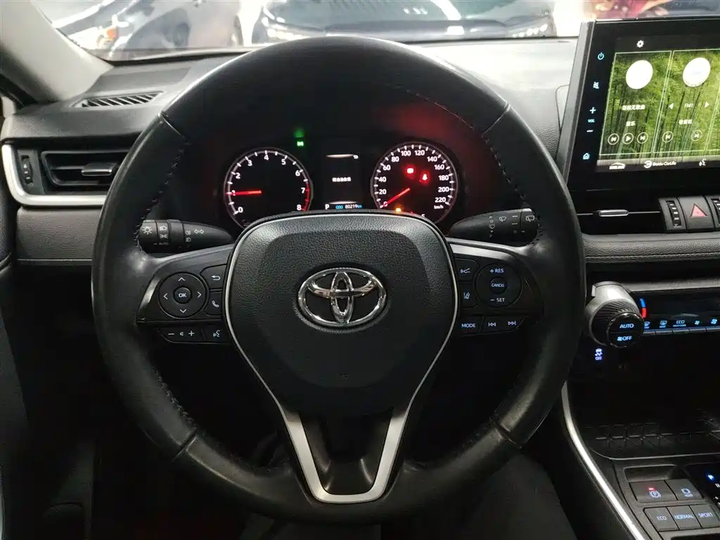 Toyota Wildlander 2022 2.0L CVT FWD Luxury Edition фото 3