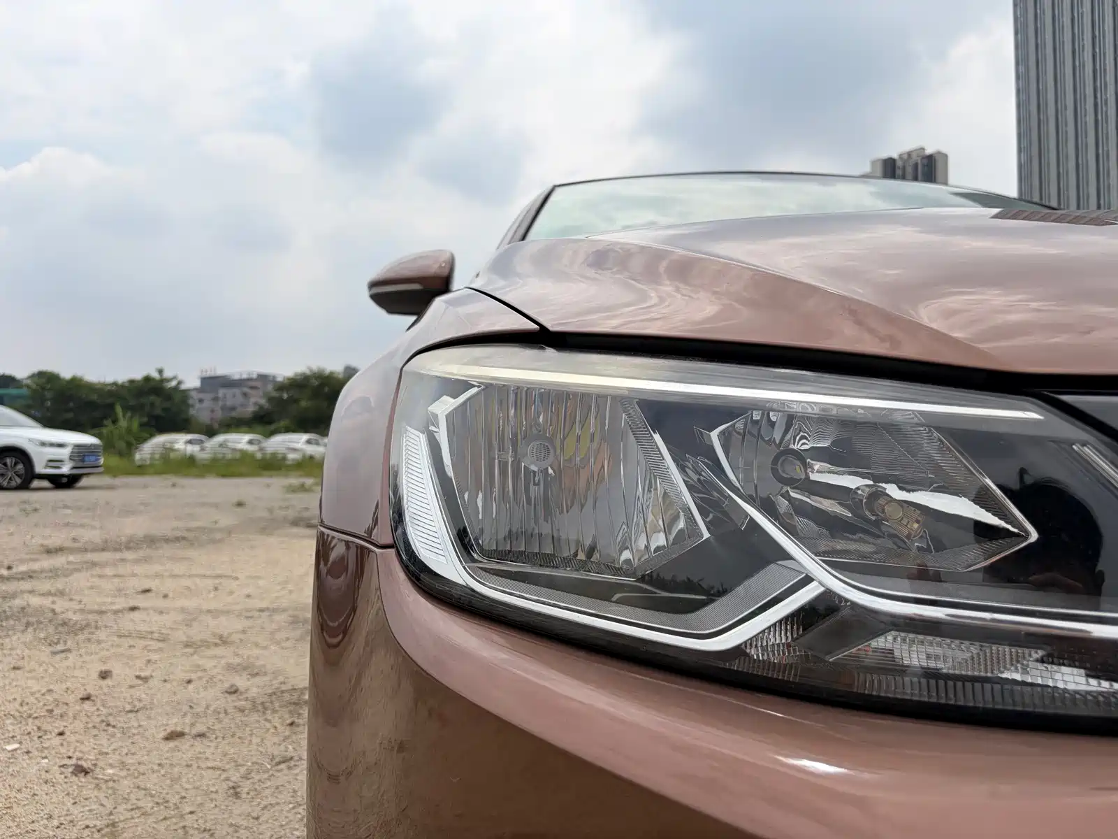 صورة 18 - Volkswagen Lamando
