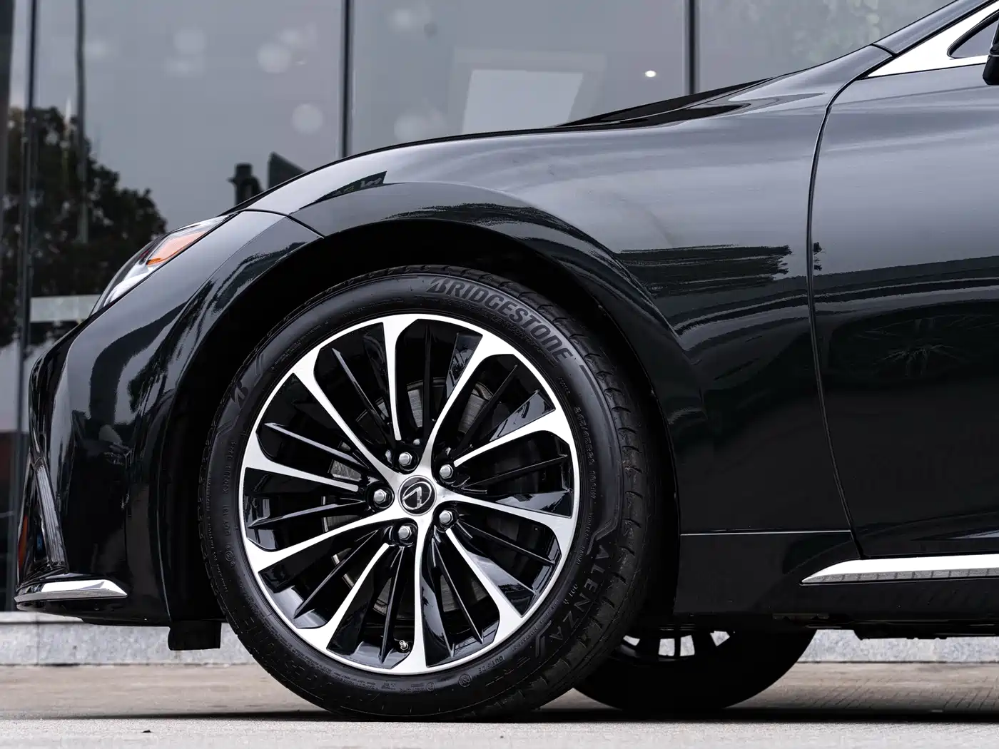 Lexus LS 2021 500h Executive Edition фото 8