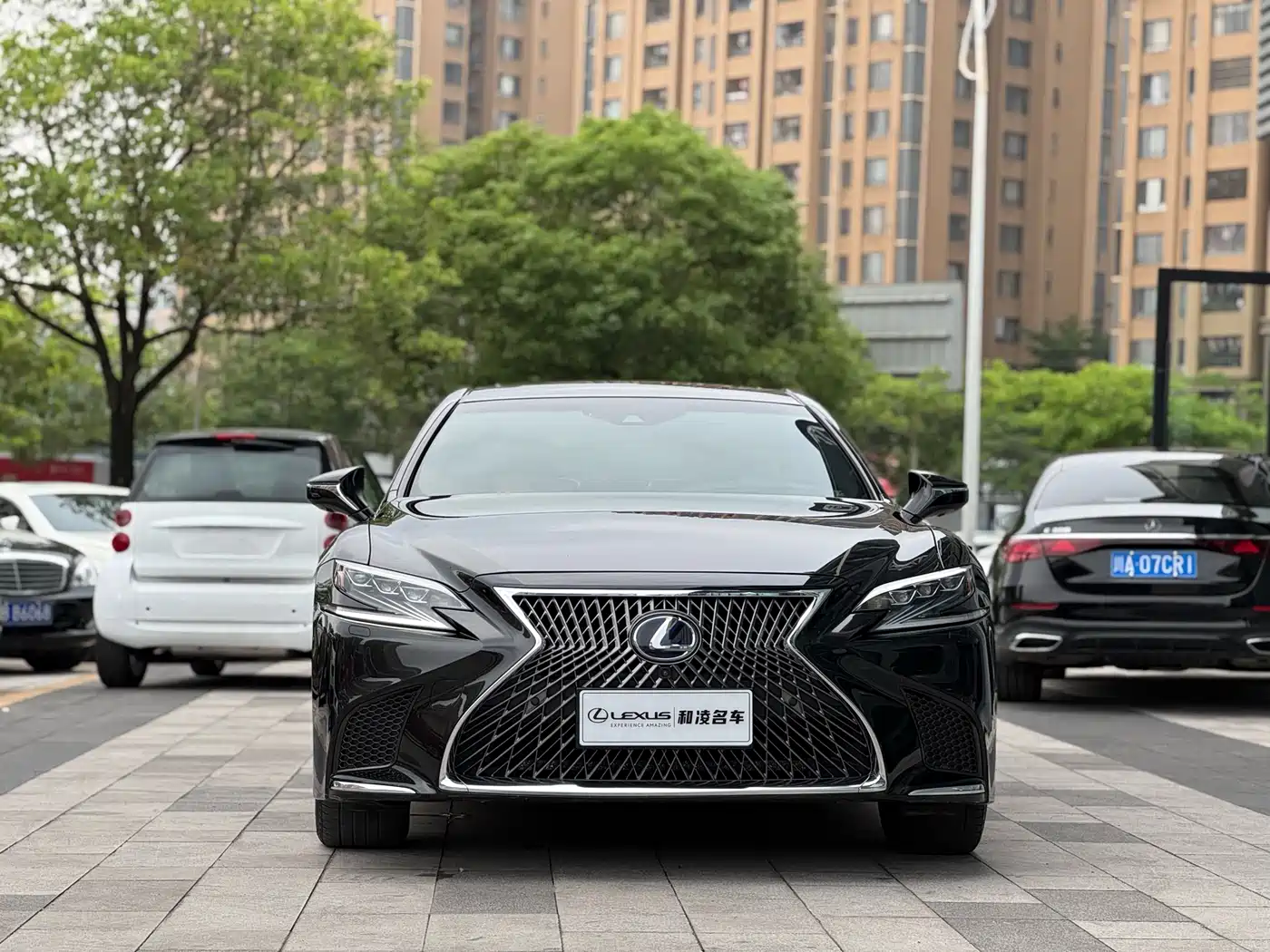 Lexus LS 2018 500h Executive Edition China V фото 7
