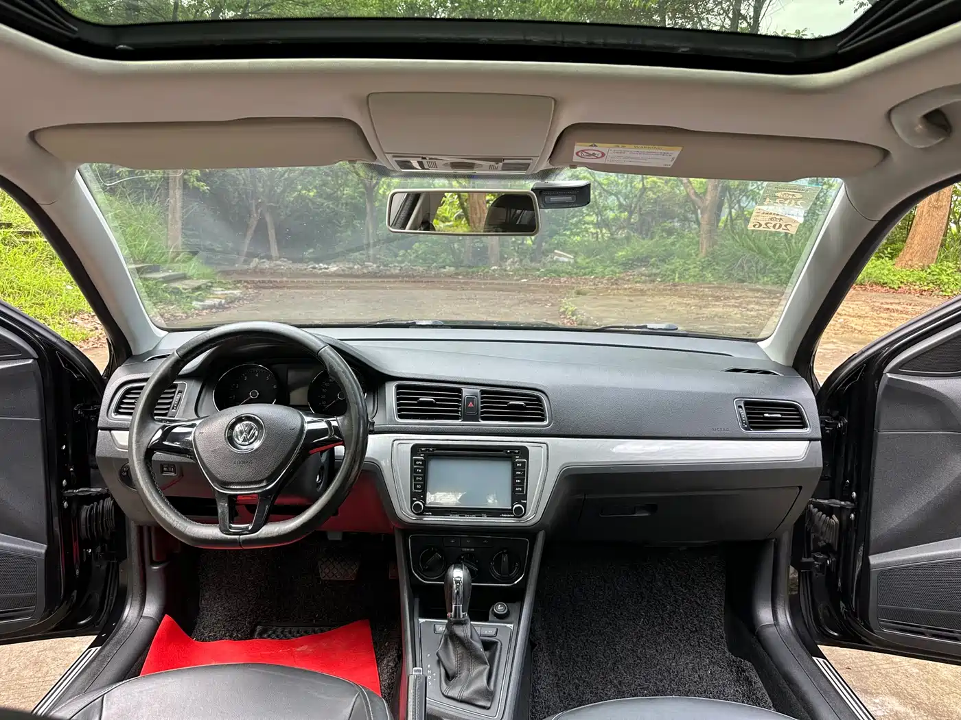 Volkswagen Lavida 2015 1.6L Automatic Comfort Edition фото 8