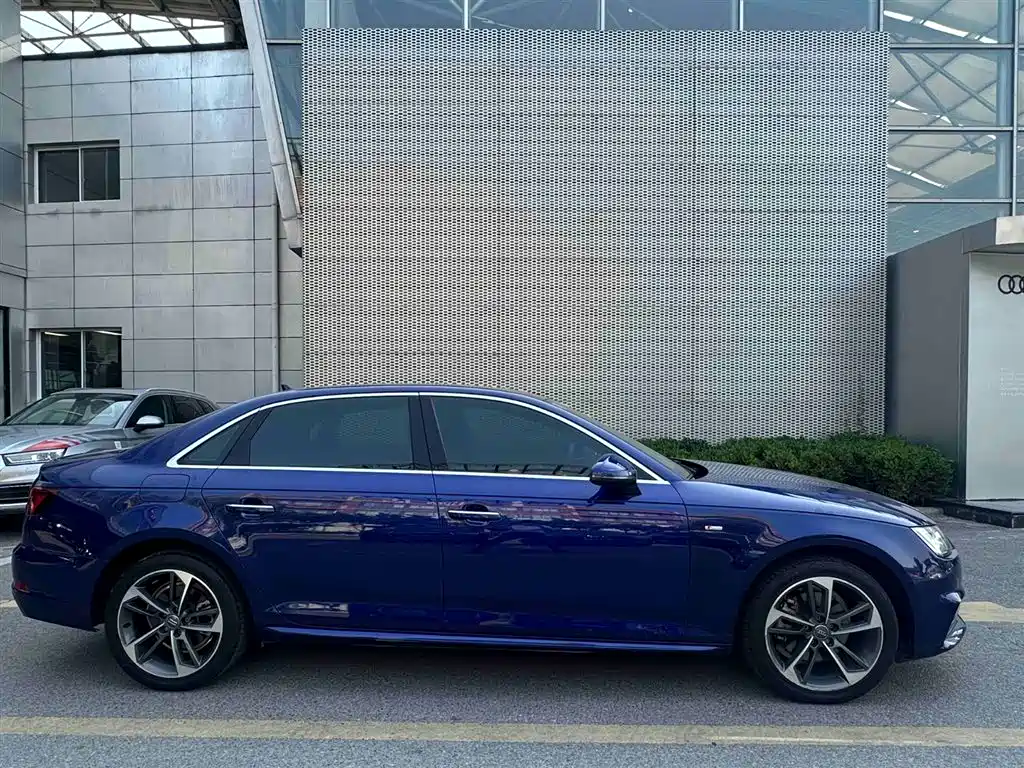 Audi A4L 2018 30th Anniversary 40 TFSI Fashion фото 4
