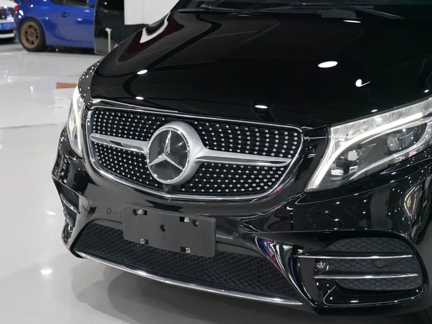 Mercedes-Benz V-Class 2021 V 260 L Long Wheelbase Premium Edition фото 4