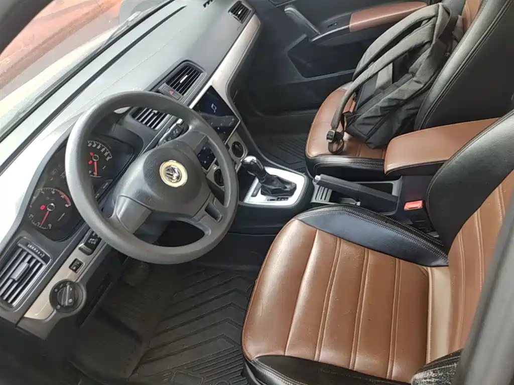 Volkswagen Lavida 2013 Facelift Classic 1.6L Automatic Trend фото 15