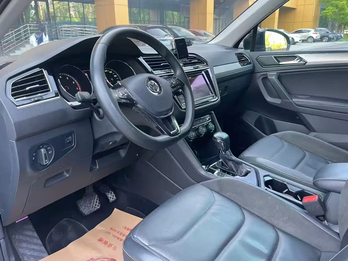 Volkswagen Tiguan L 2018 Facelift 330TSI Automatic 2WD Comfort Edition фото 13