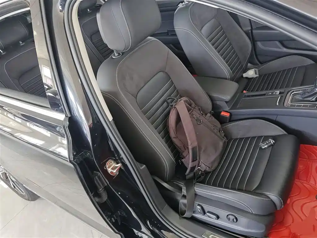 Volkswagen Magotan 2020 330TSI DSG Luxury фото 25