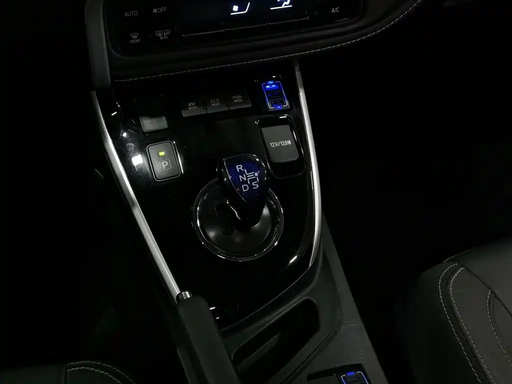 Toyota Corolla 2018 Hybrid 1.8L E-CVT Smart Edition фото 13