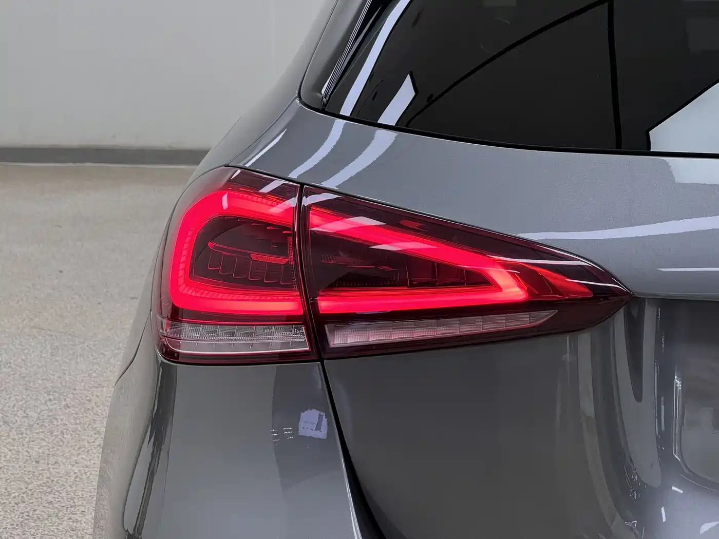 Mercedes-Benz A-Class AMG (Import) 2020 AMG A 35 4MATIC фото 10