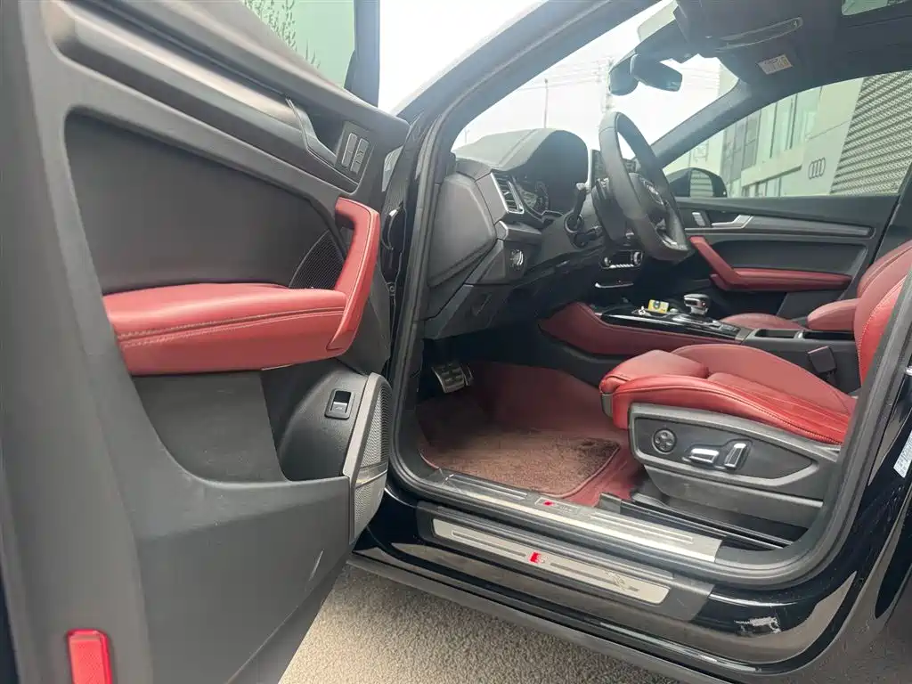 Audi Q5L 2024 Model 45 TFSI Luxury Dynamic фото 5