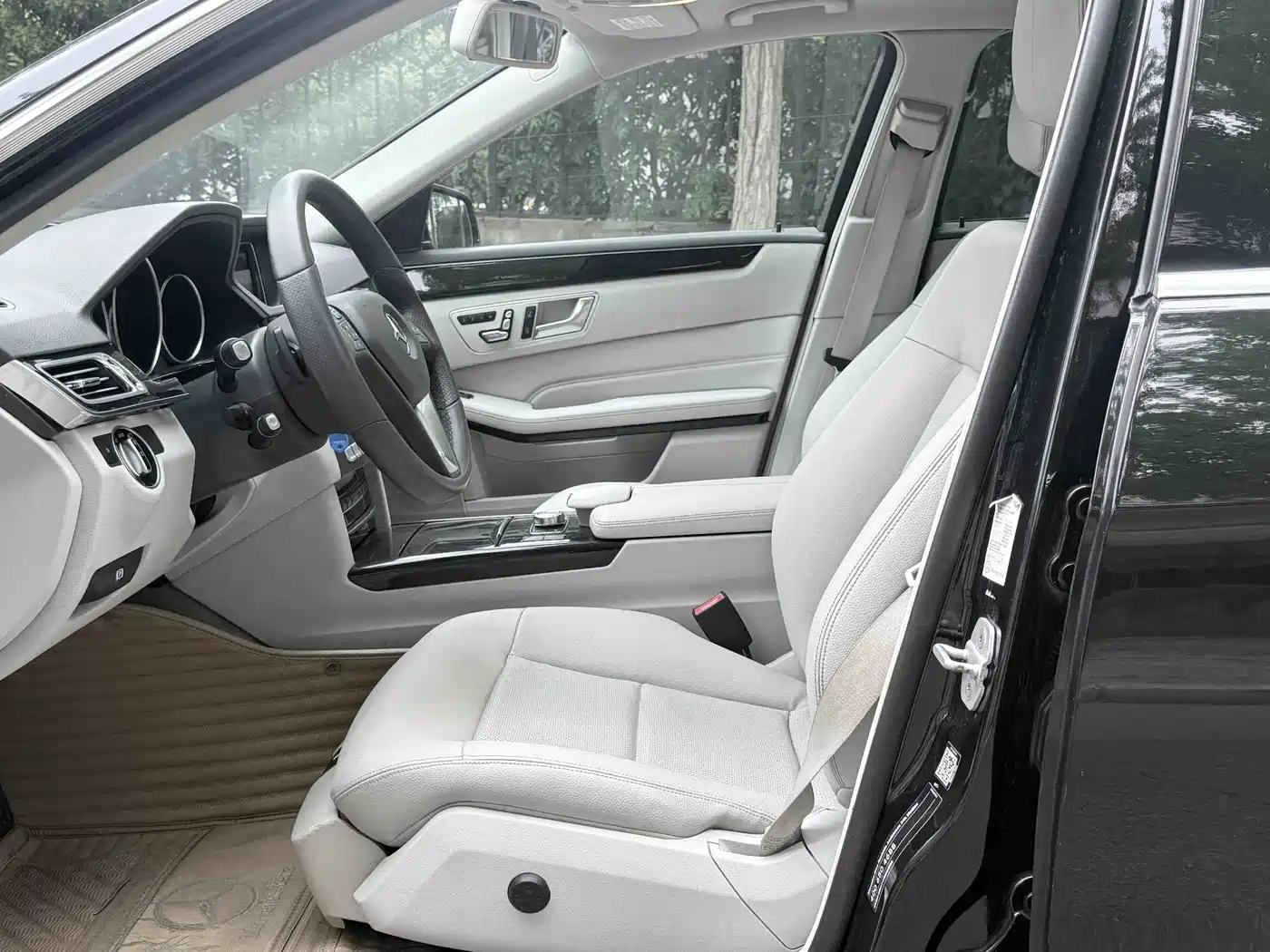 Mercedes-Benz E-Class 2014 E 260 L Sport фото 6