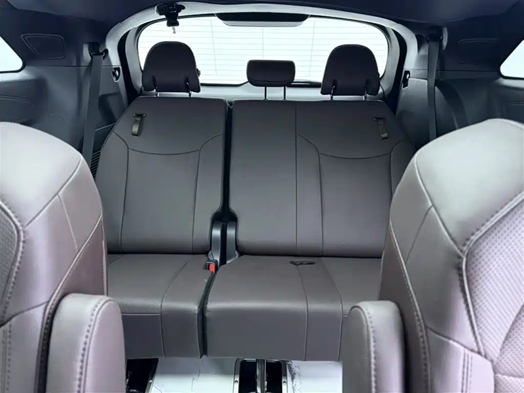 Toyota Granvia 2022 Model Year 2.5L Hybrid Flagship Edition фото 16