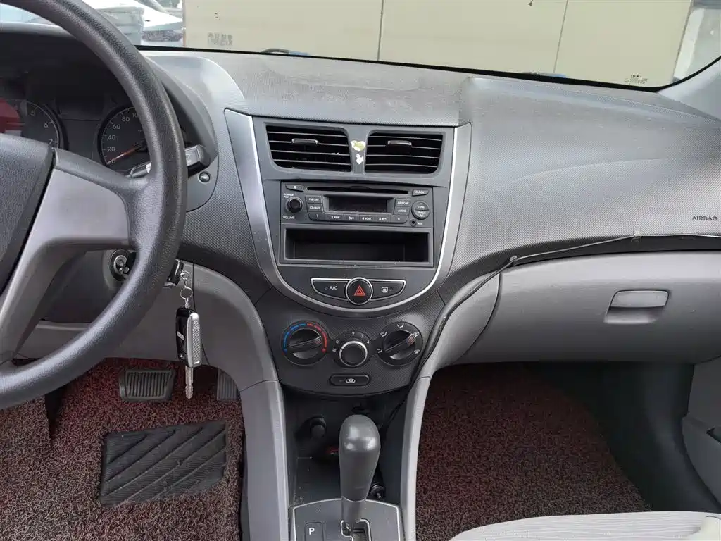 Hyundai Verna 2014 1.4L Automatic Fashion GS фото 13
