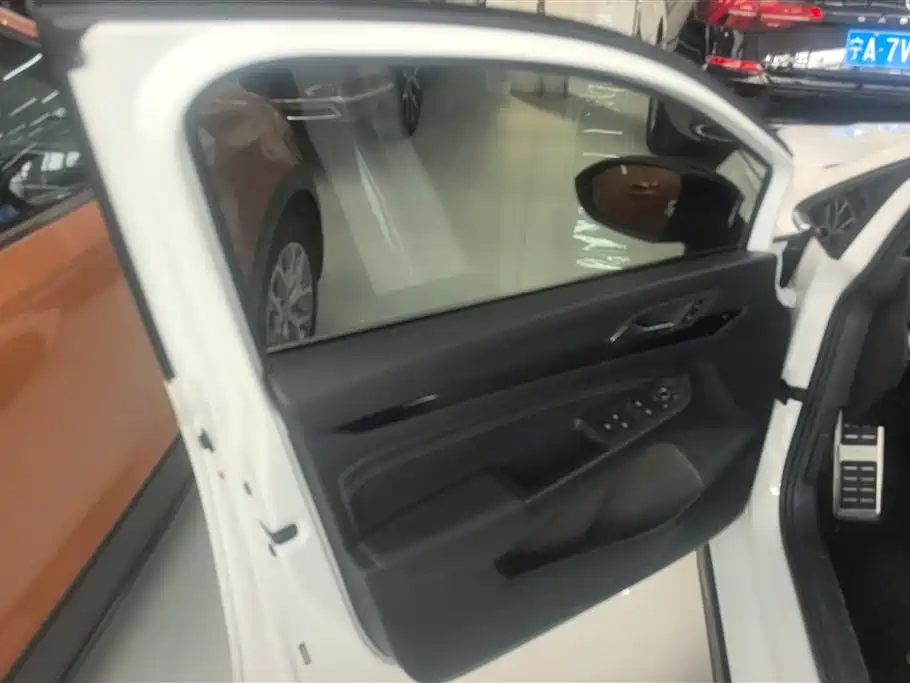 Volkswagen Golf 2021 280TSI DSG R-Line фото 7