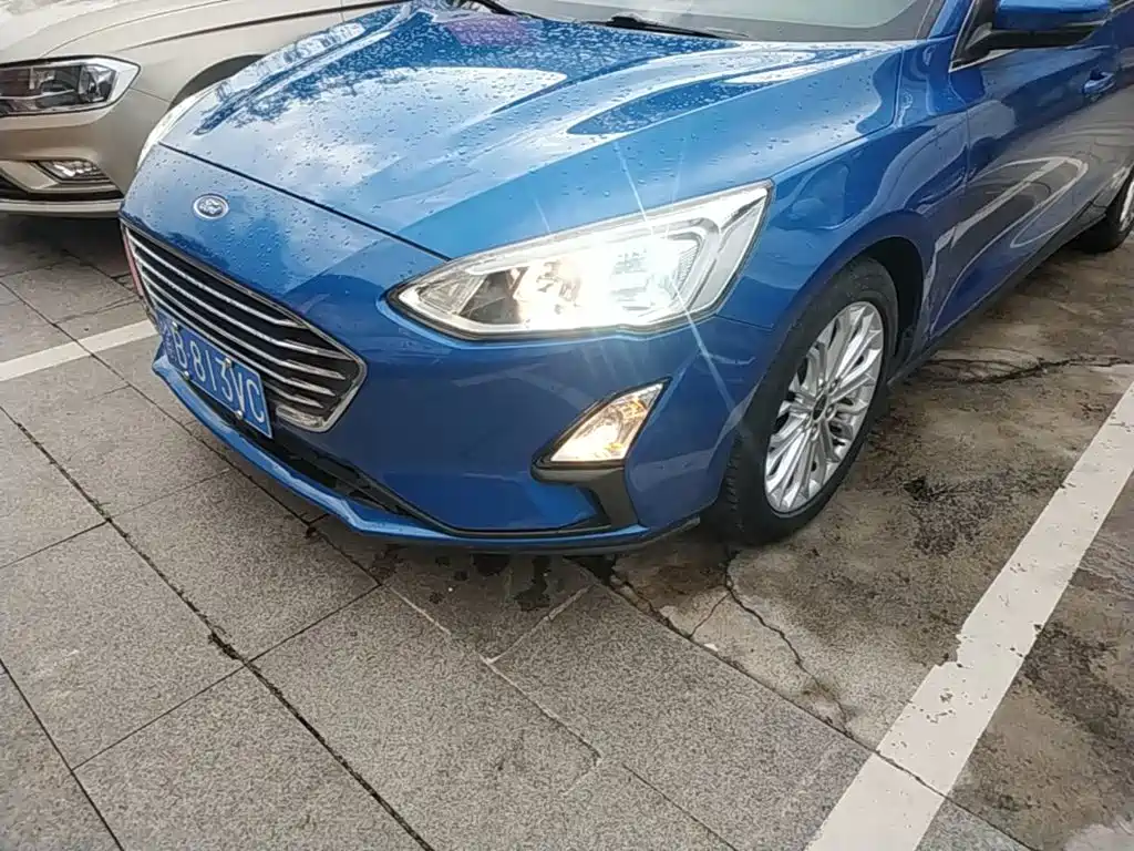 Фото 24 - Ford Focus