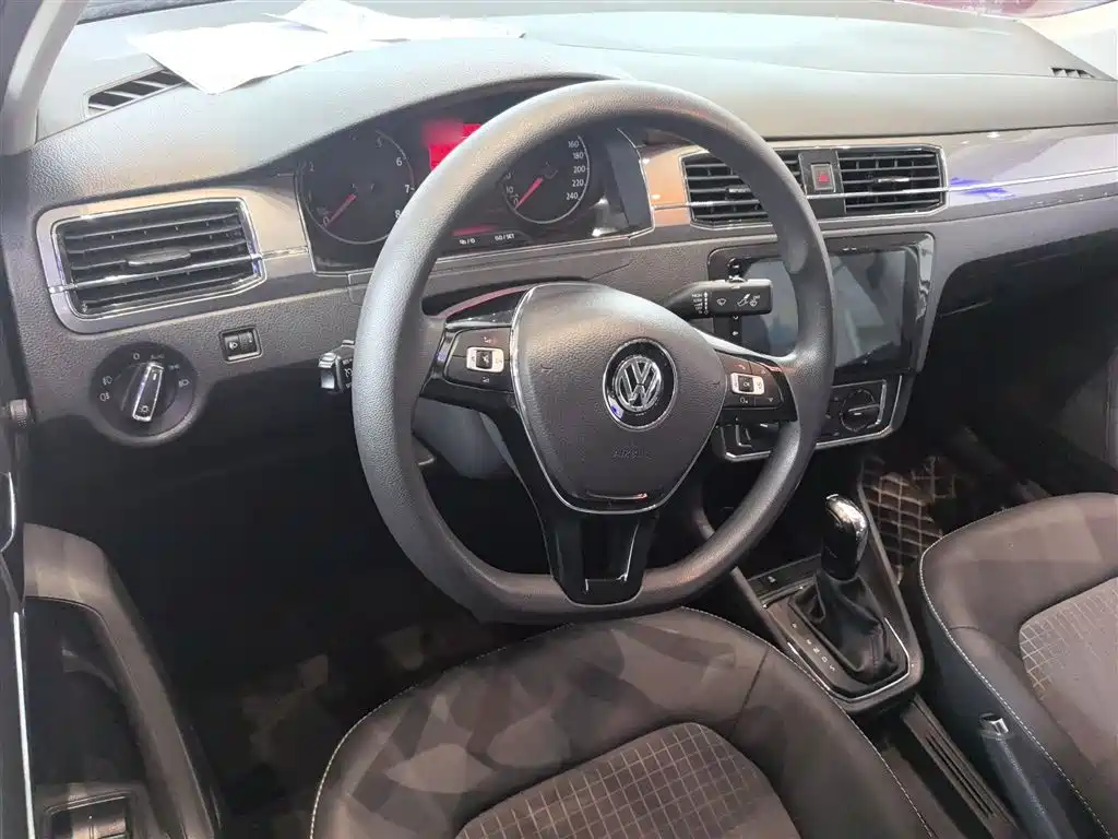 Volkswagen Santana 2018 1.5L Automatic Comfort Edition фото 7