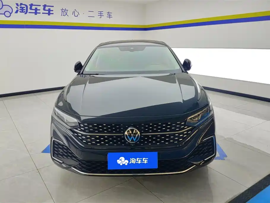 Volkswagen Passat 2023 Facelift 330TSI Starlight Luxury Edition фото 2
