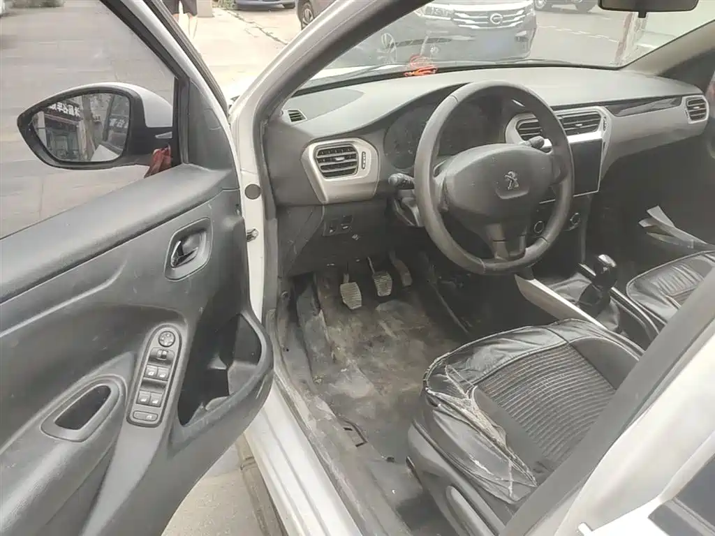 Peugeot 301 2018 1.6L Manual Comfort Edition фото 16