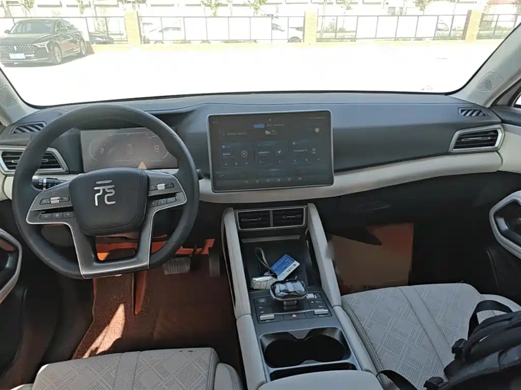 BYD Yuan UP 2024 401KM Leading Edition фото 10