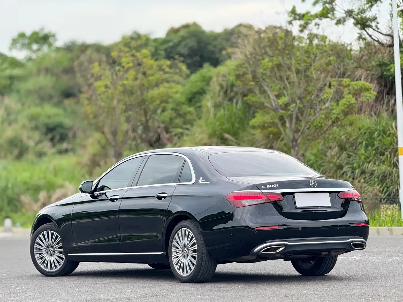 Mercedes-Benz E-Class 2022 Second Facelift E 300 L Luxury фото 17
