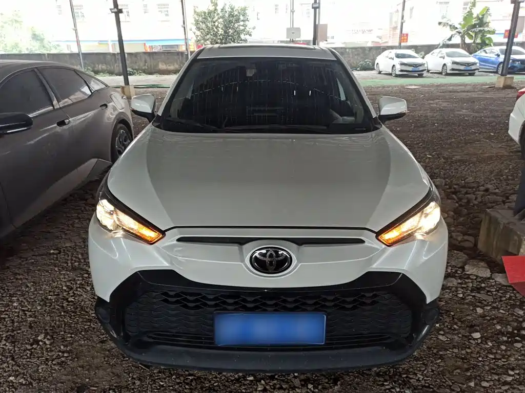 Toyota Frontlander 2022 2.0L CVT Leading Edition фото 3