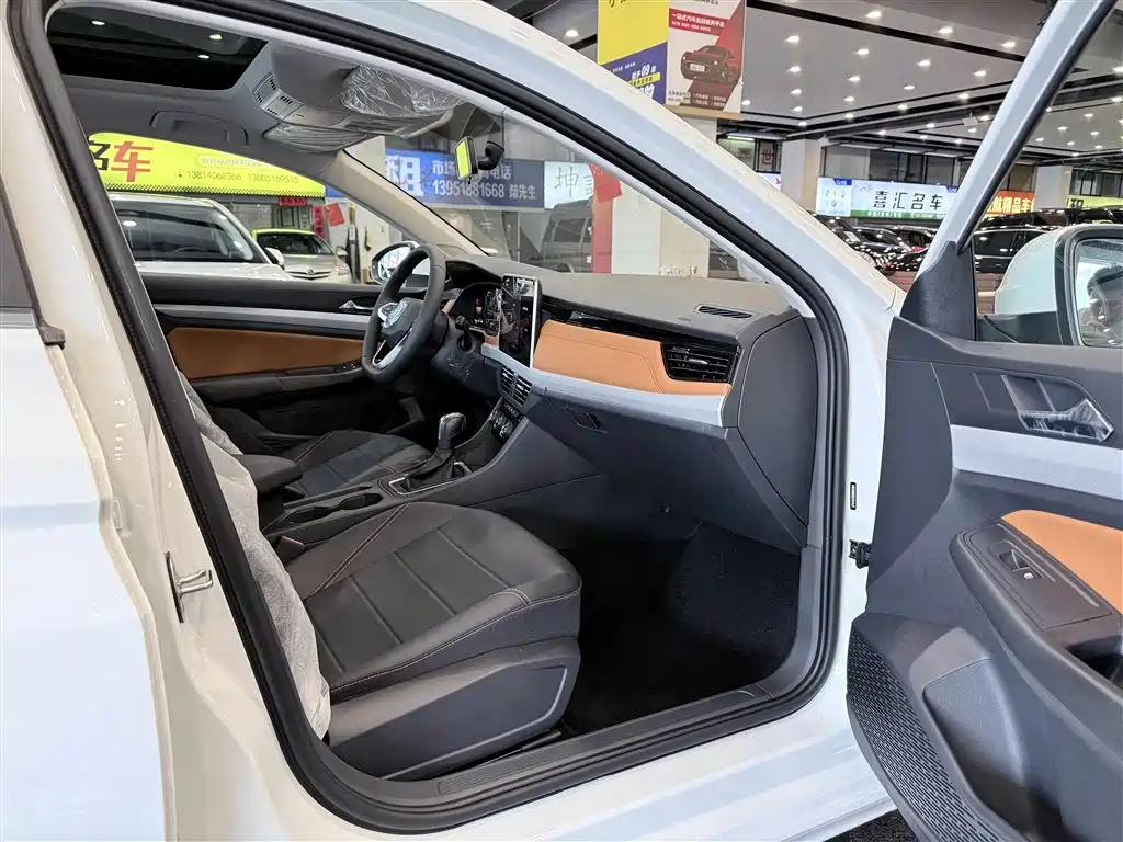 VOLKSWAGEN BORA