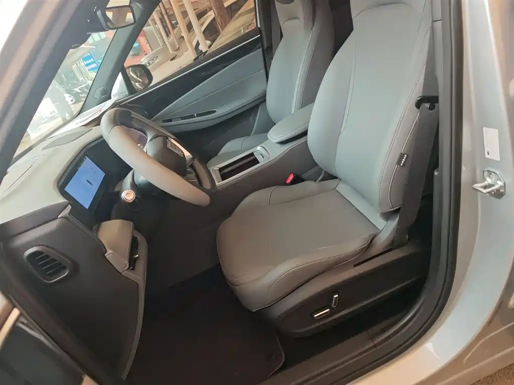 Geely Galaxy Galaxy L7 2025 Model EM-i 115km Long Range Edition фото 15