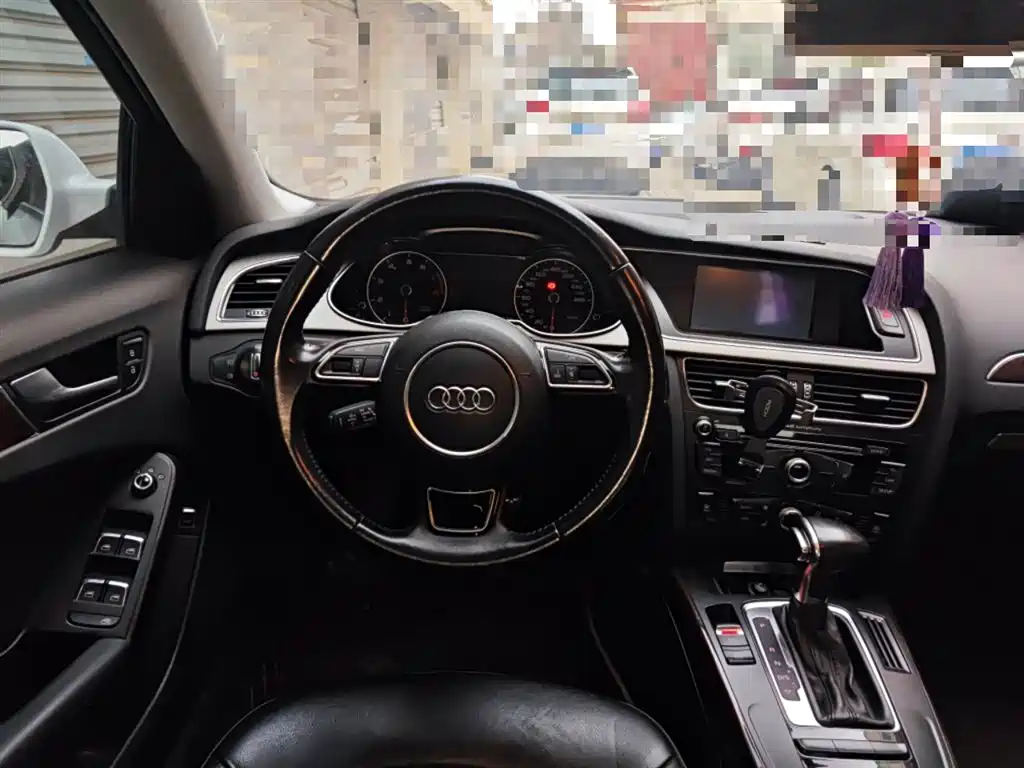 Audi A4L 2013 35 TFSI Automatic Comfort фото 3