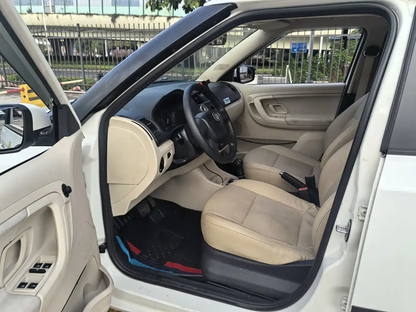 Škoda Fabia 2012 1.4L Automatic Crystal Edition фото 9