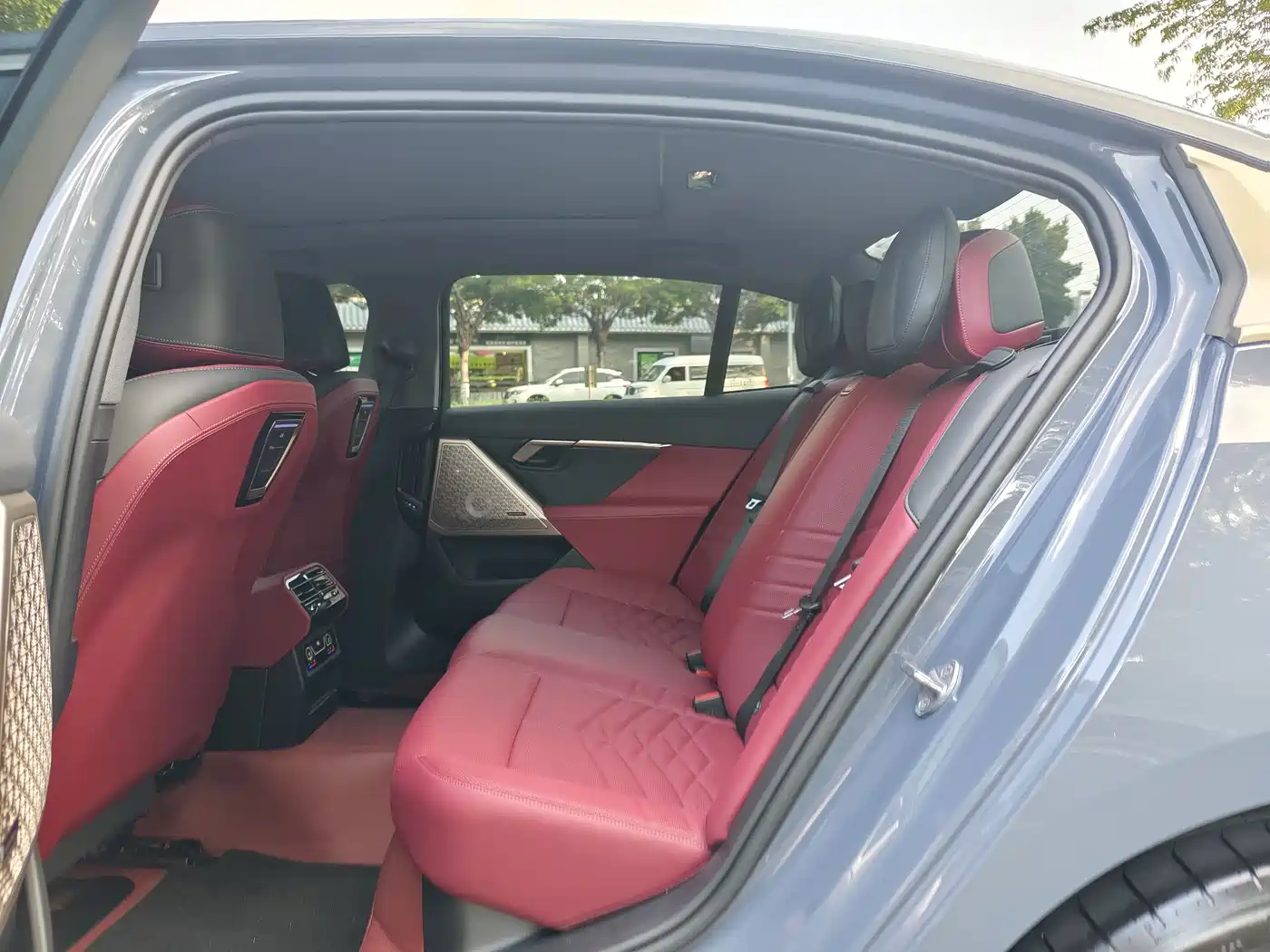 BMW 5 Series 2025 530Li Premium Luxury Package фото 6