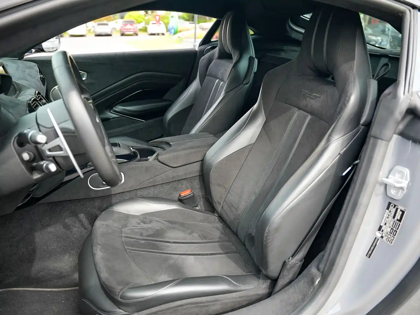 Aston Martin V8 Vantage 2020 4.0T V8 Coupe фото 14