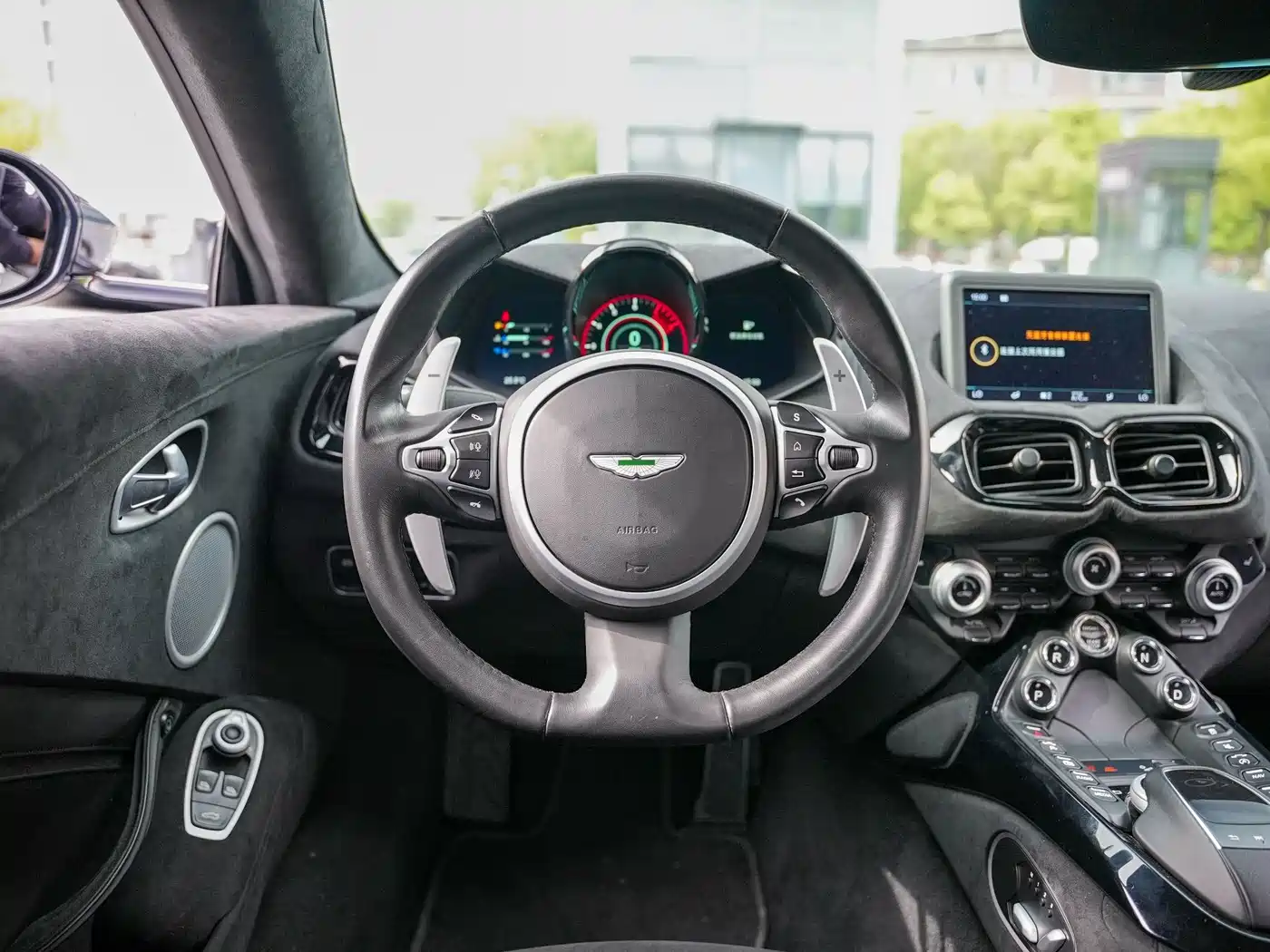 Aston Martin V8 Vantage 2020 4.0T V8 Coupe фото 18