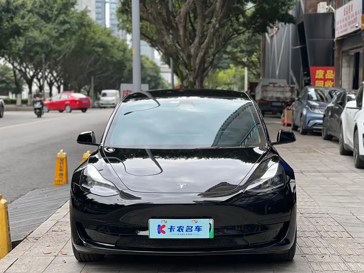TESLA MODEL 3