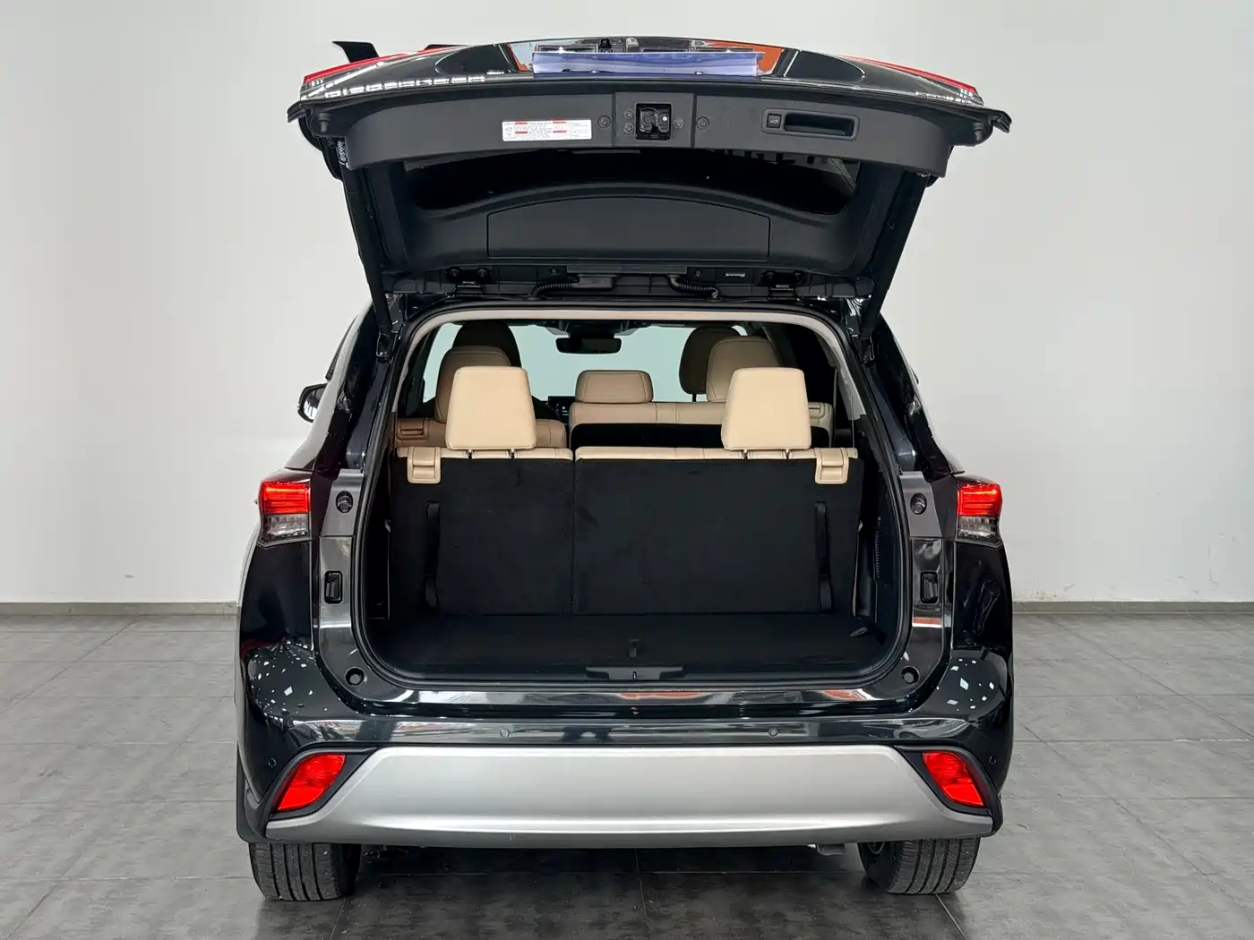 Toyota Highlander 2022 Model Dual Engine 2.5L 4WD Premium Edition 7-Seater фото 16