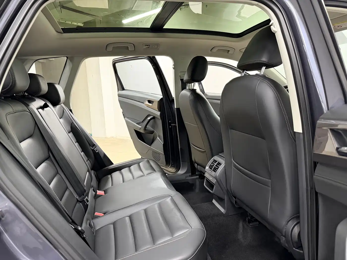 Volkswagen Tharu 2022 280TSI FWD Luxury Edition фото 9
