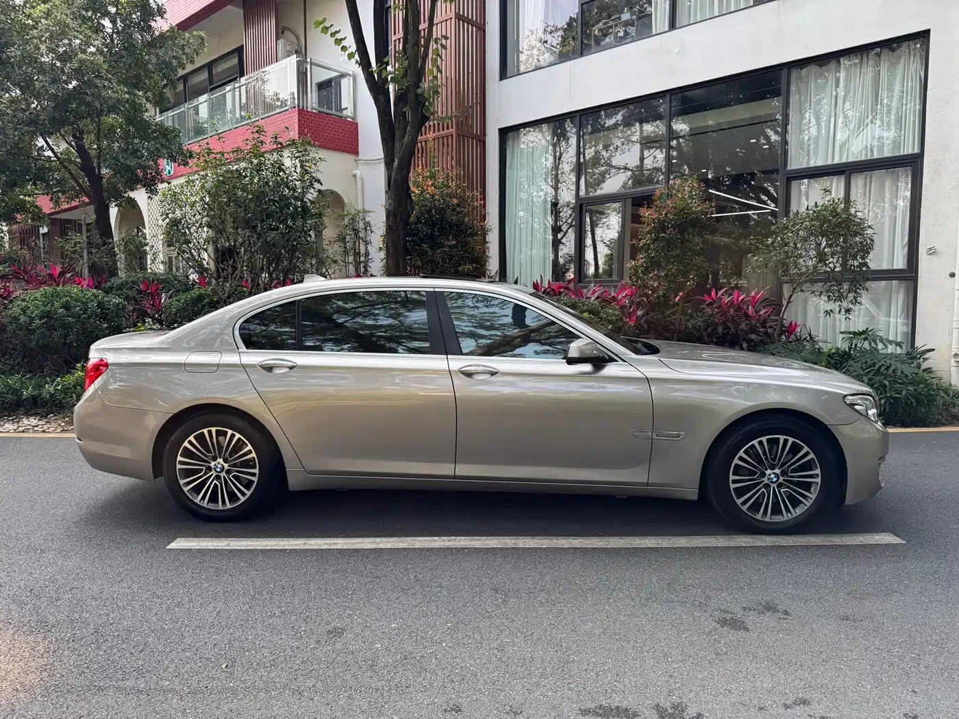 BMW 7 Series 2013 Model 730Li Luxury фото 7
