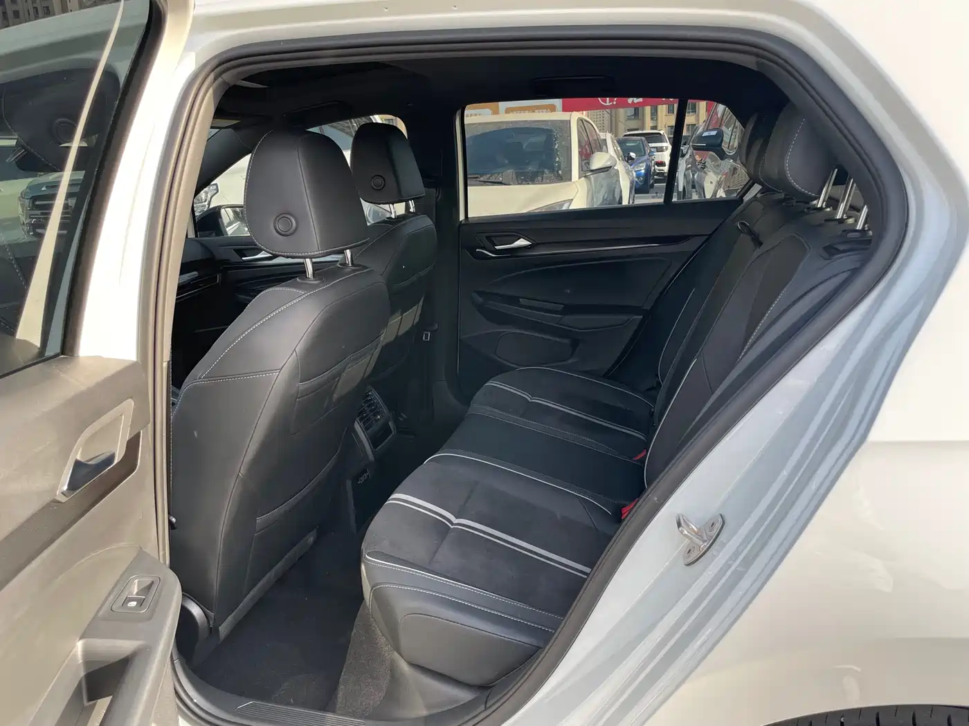Volkswagen Golf 2021 280TSI DSG R-Line фото 8