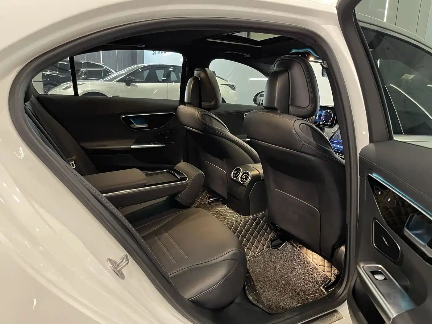 Mercedes-Benz C-Class 2023 C 200 L Sport фото 8