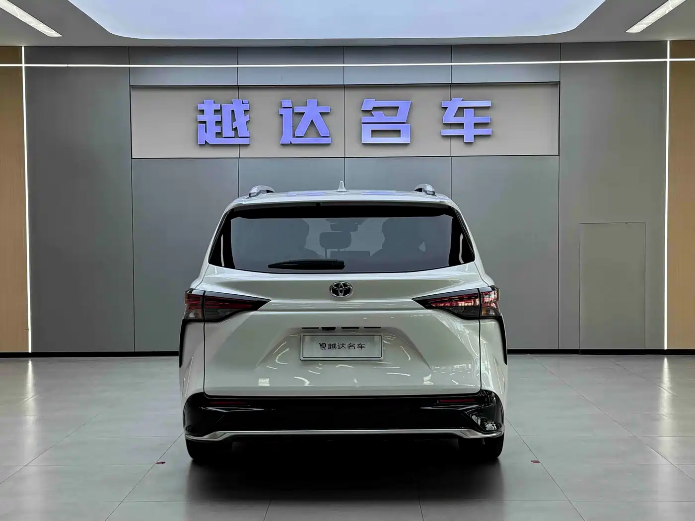 Toyota Granvia 2023 2.5L Hybrid Flagship VIP Edition фото 22