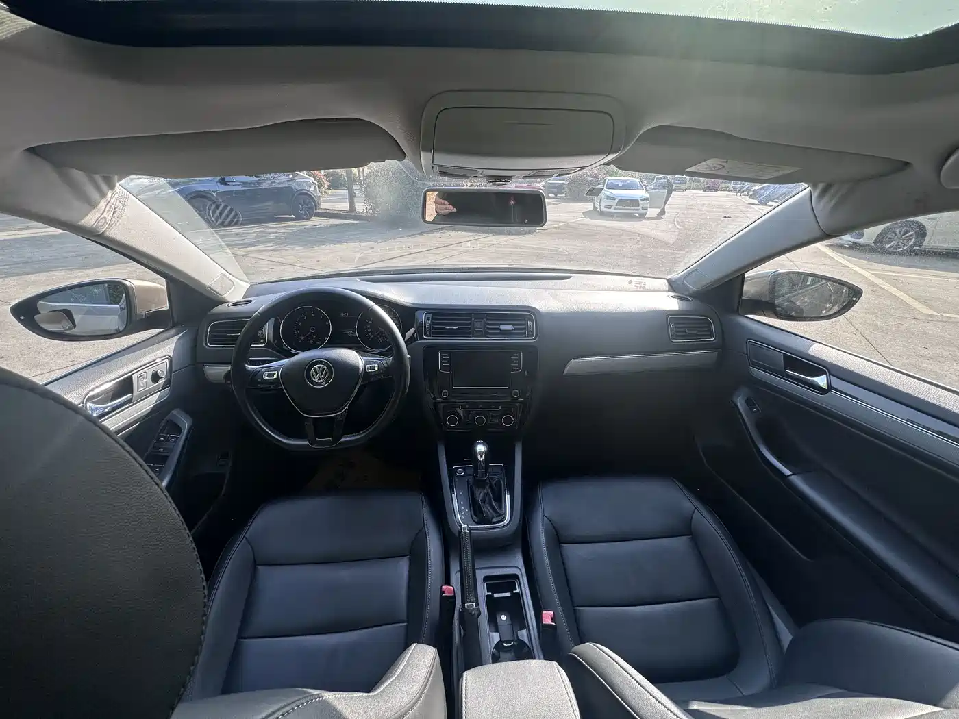 Volkswagen Sagitar 2017 230TSI Automatic Comfort фото 8