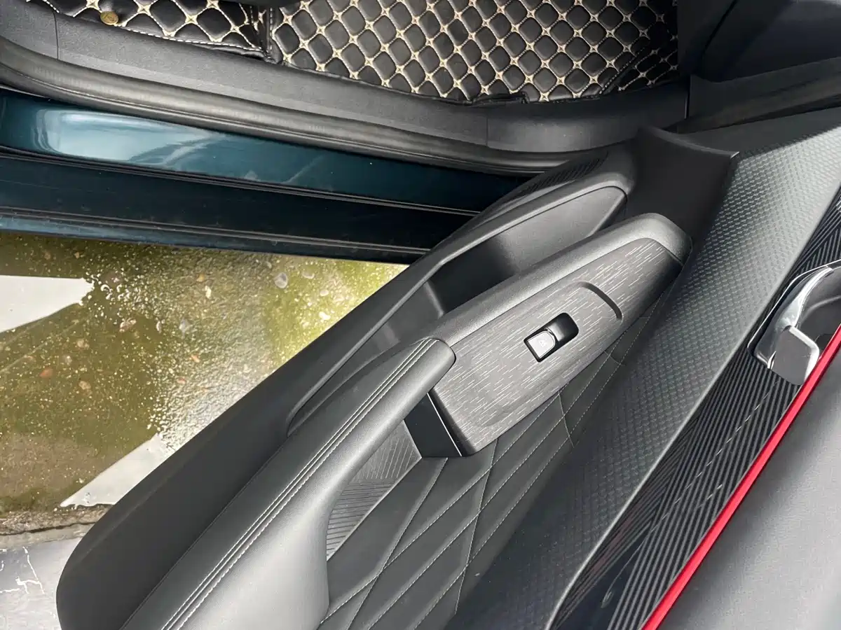 DONGFENG YI HYUN MAX