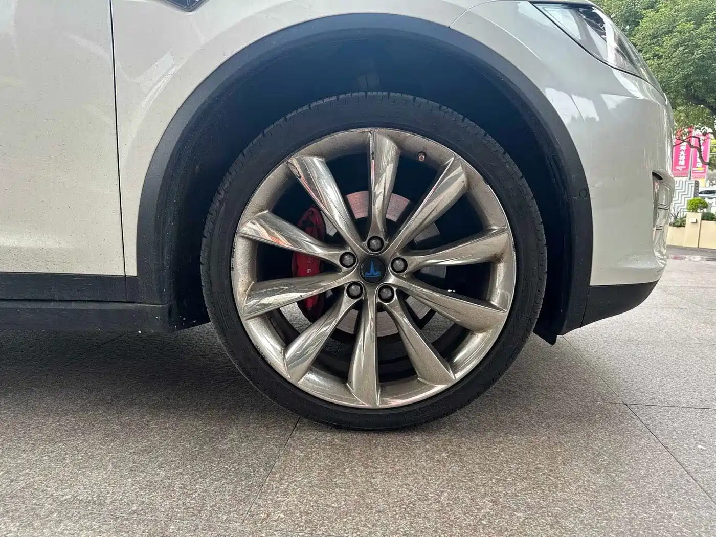 TESLA MODEL X