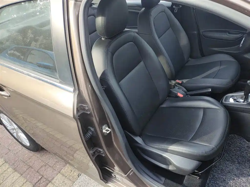 Peugeot 301 2016 1.6L Auto Comfort Edition фото 17