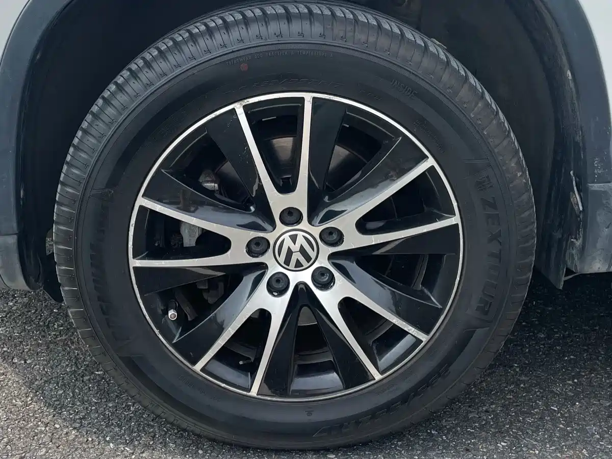 Photo 10 - Volkswagen Tiguan