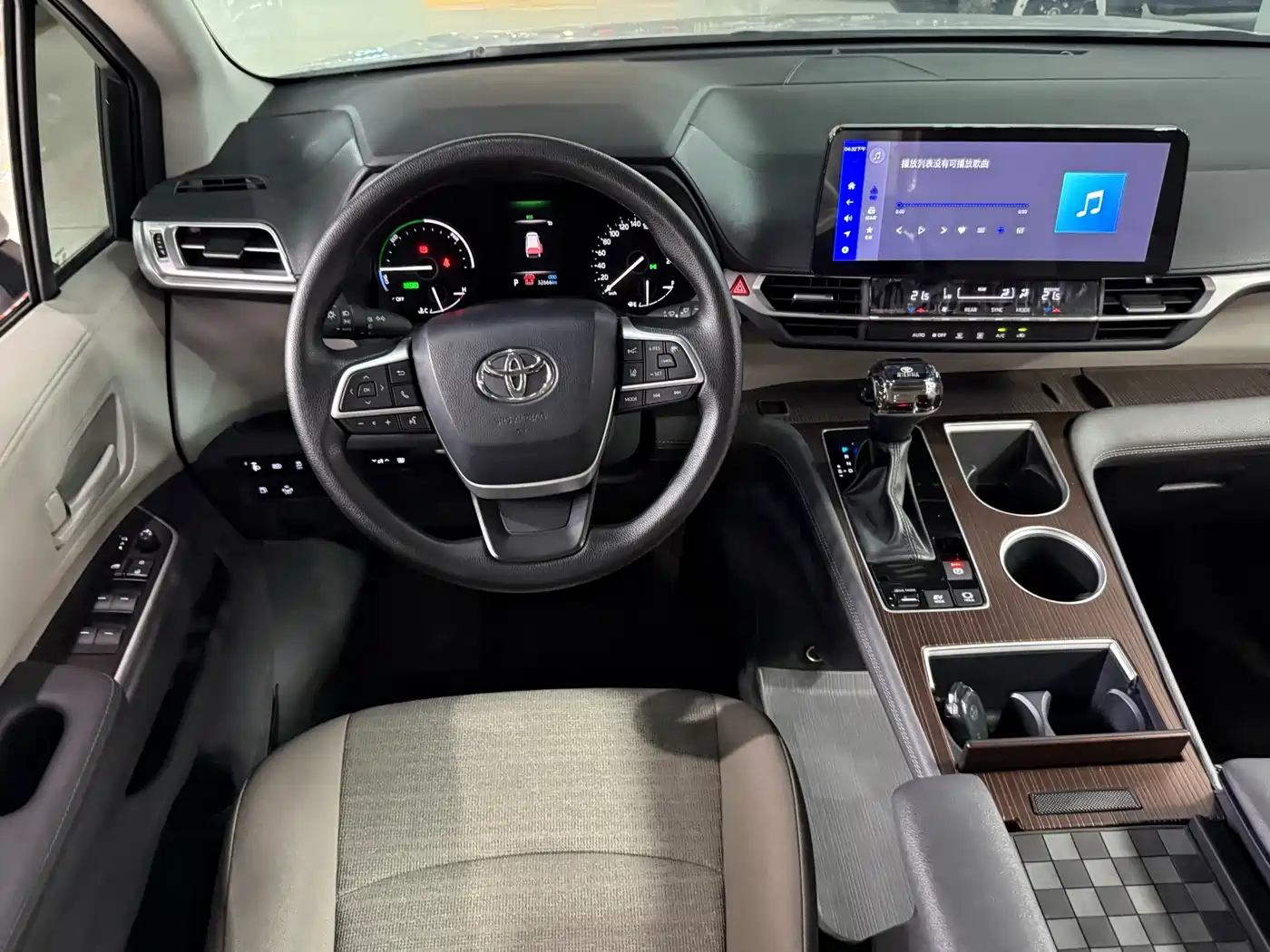 Toyota Sienna 2023 2.5L Hybrid Comfort Edition фото 11