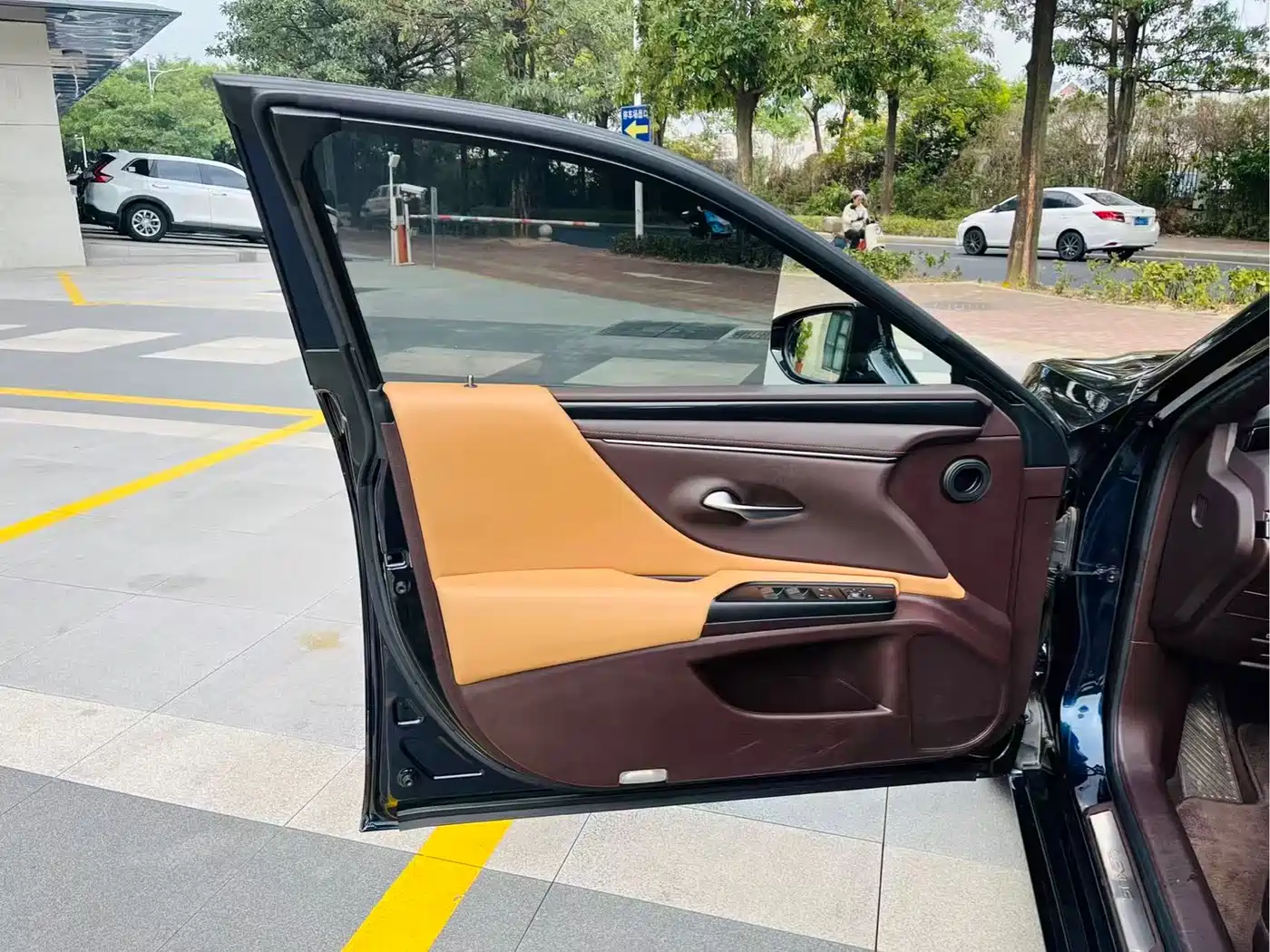 Lexus ES 2020 200 Excellence фото 10
